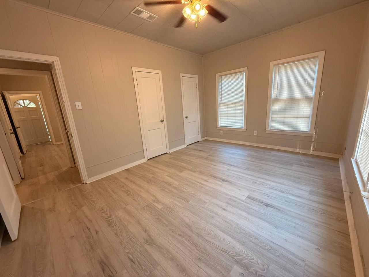 603 College St - Photo 5 of 10