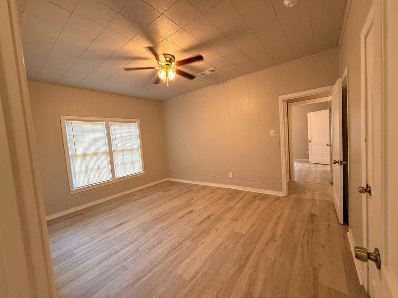 603 College St - Photo 6 of 10