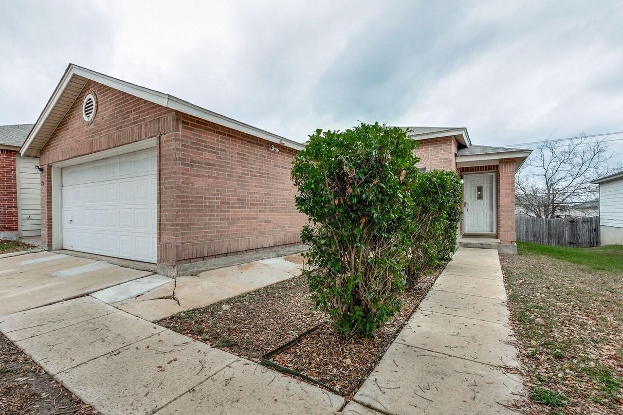 734 Butler Pt - Photo 3 of 25