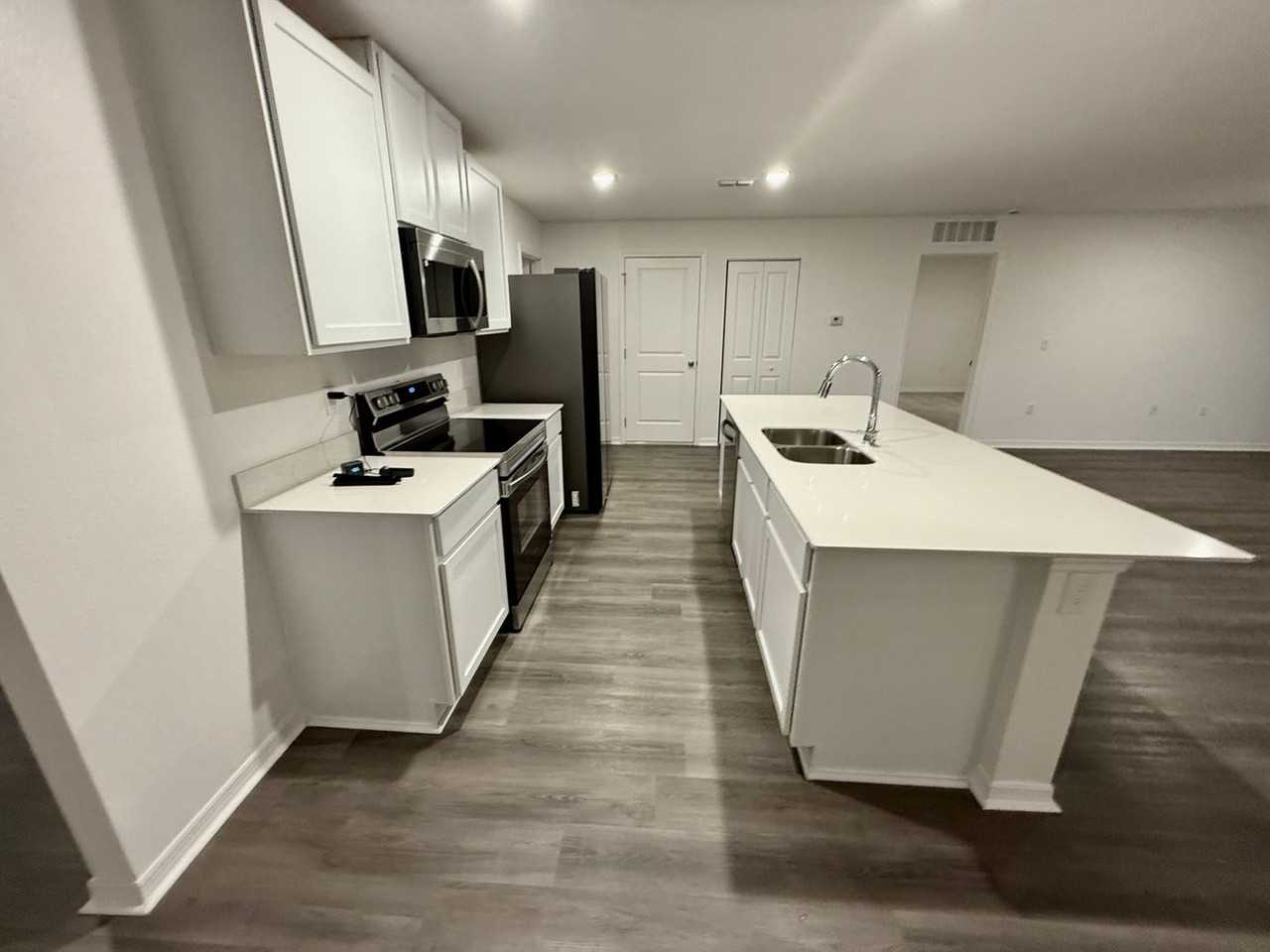 313 Marquee Dr - Photo 7 of 24