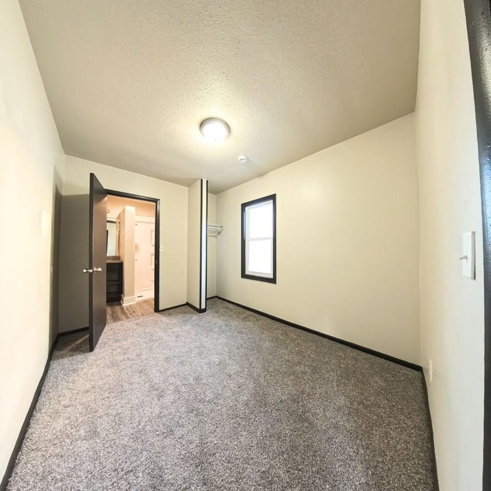 2716 Maple St - Photo 4 of 15