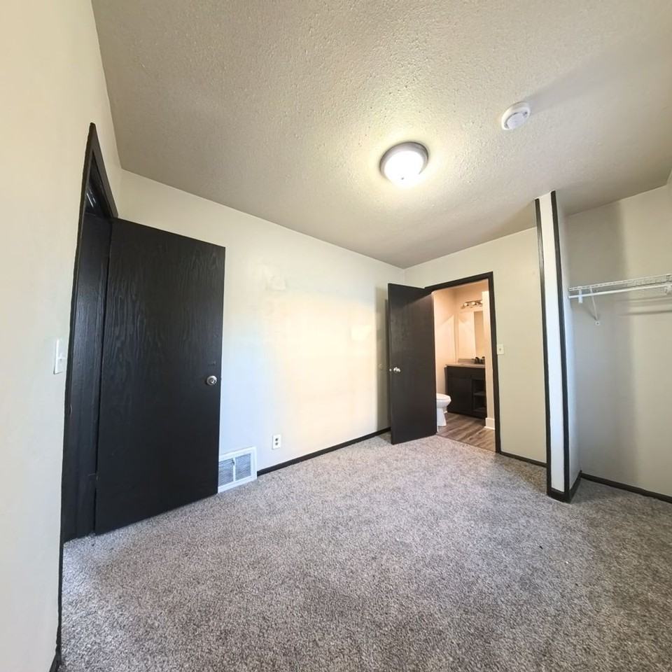 2716 Maple St - Photo 5 of 15