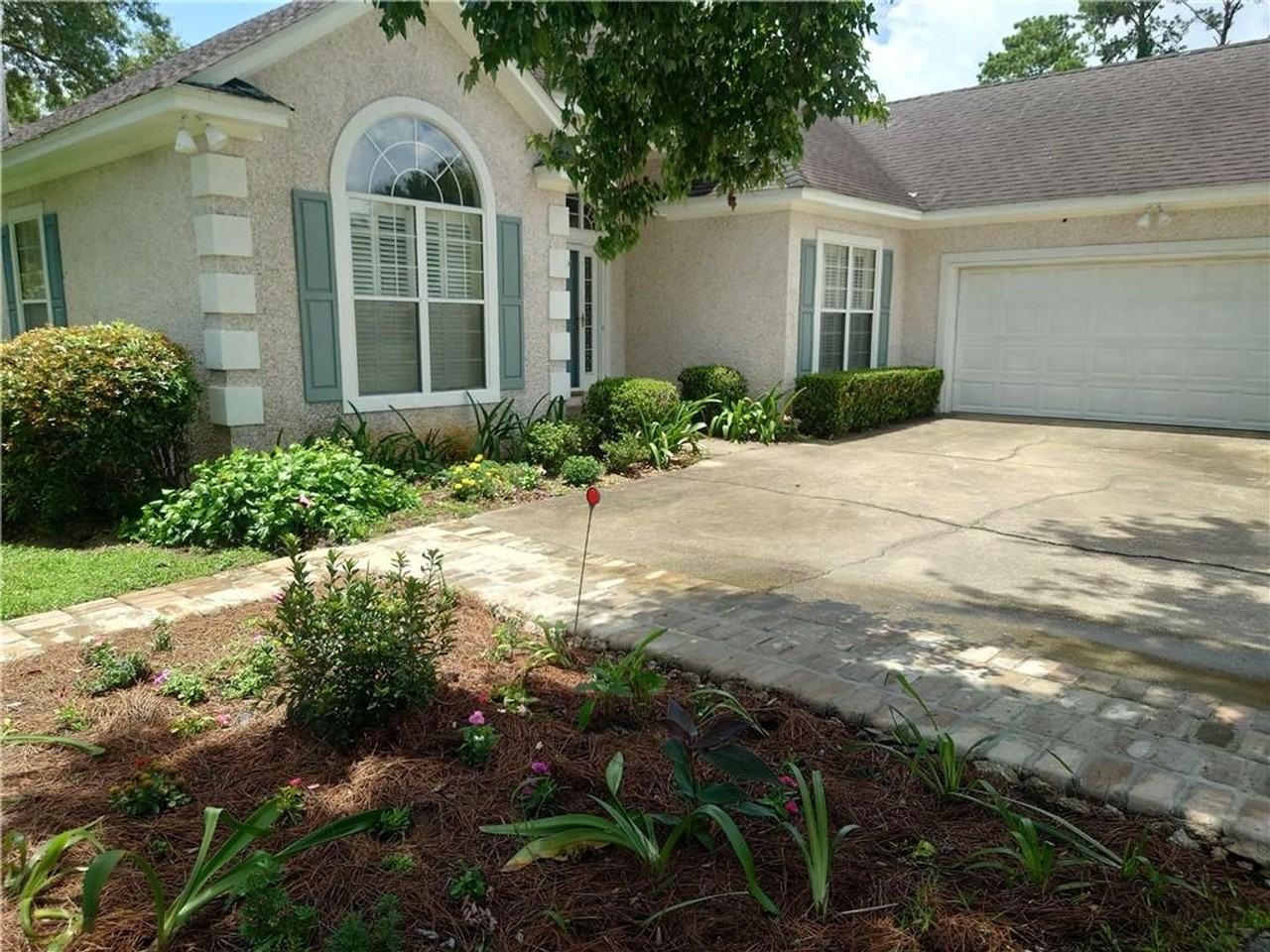 111 Hanging Moss Dr - Photo 2 of 20