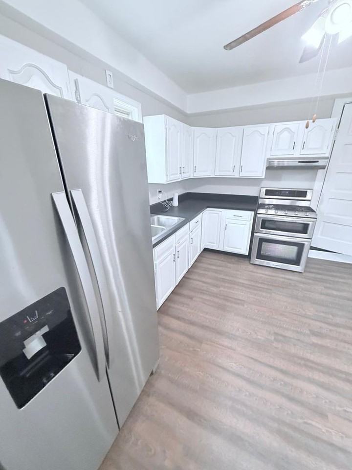 6407 Dibble Ave - Photo 5 of 41