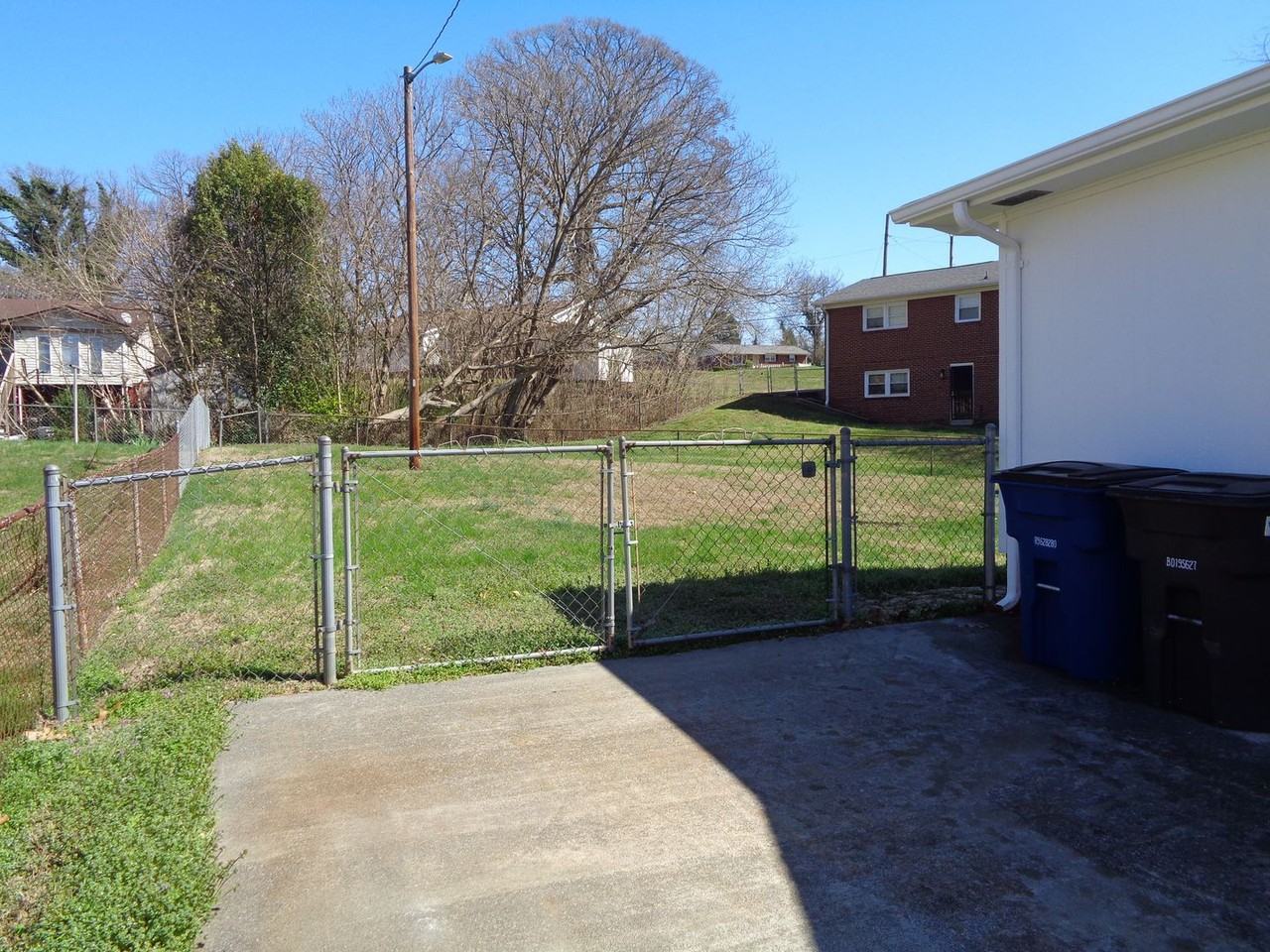 3009 Lomond St - Photo 4 of 18