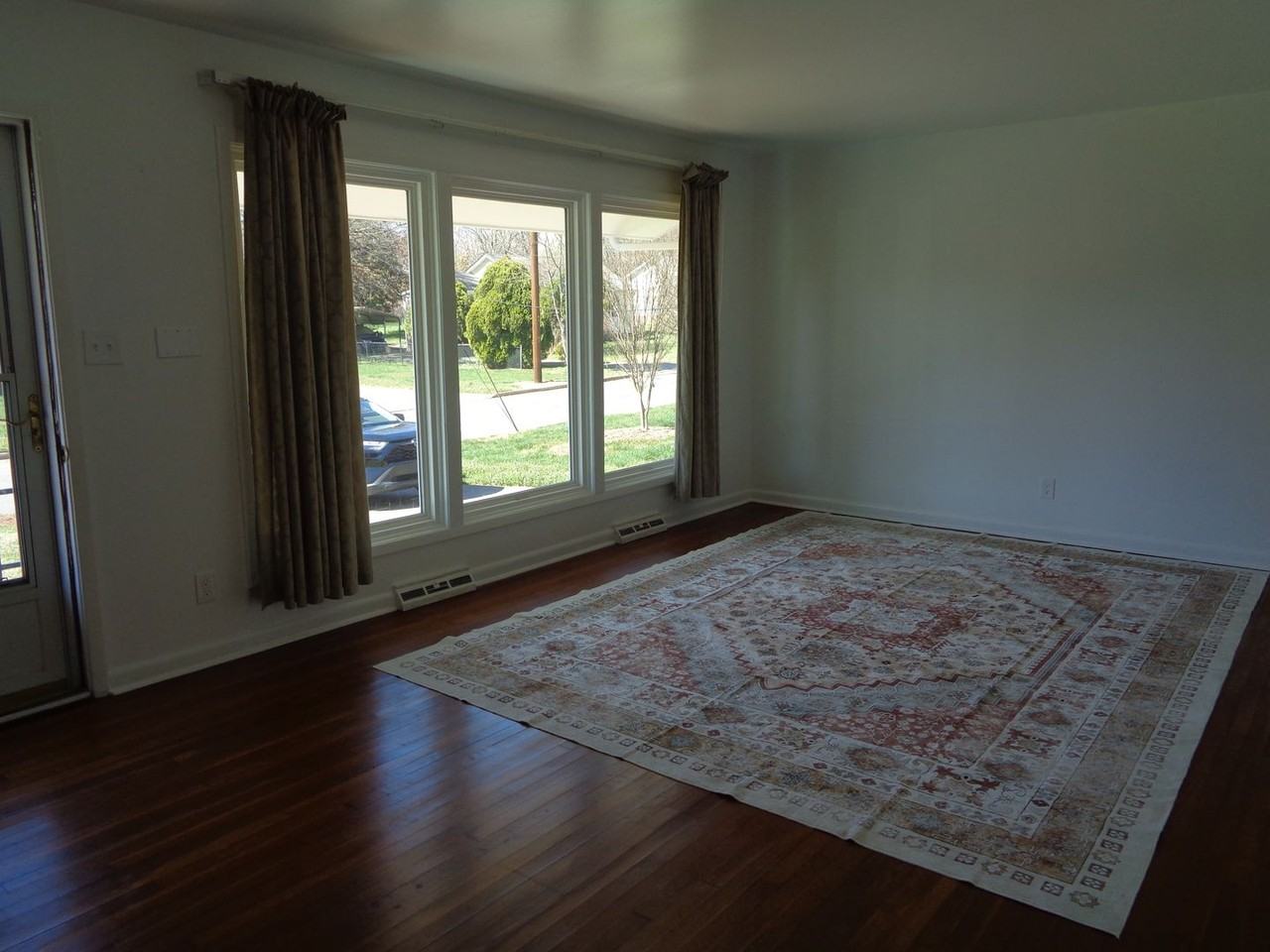 3009 Lomond St - Photo 6 of 18