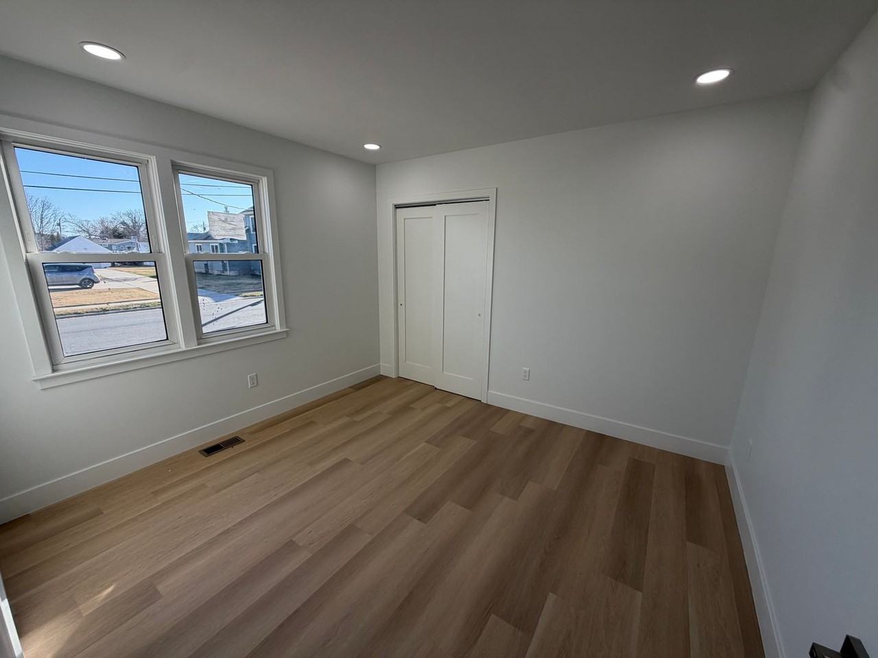 89 Stewart Ave - Photo 6 of 20