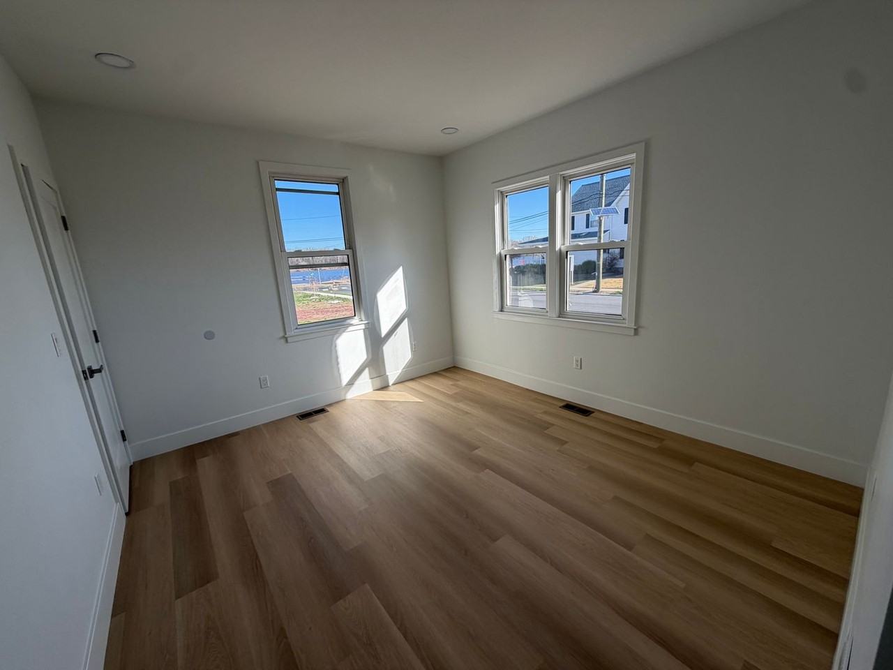 89 Stewart Ave - Photo 7 of 20