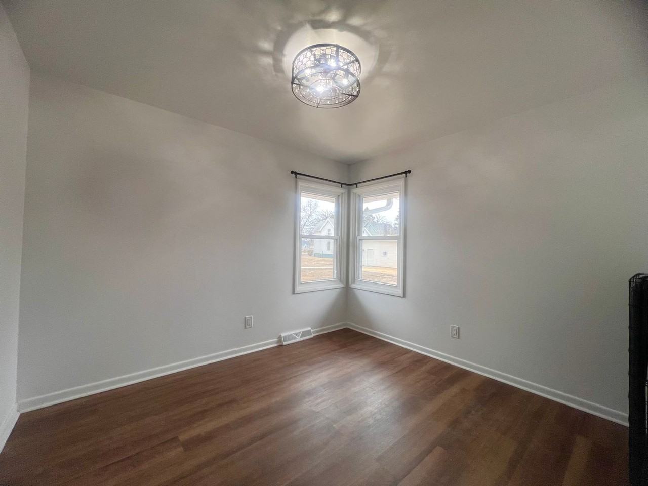 315 10th Ave N - Photo 4 of 9