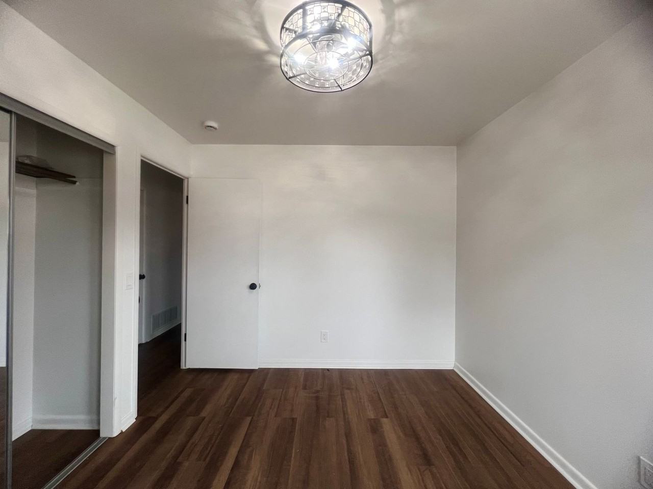 315 10th Ave N - Photo 5 of 9