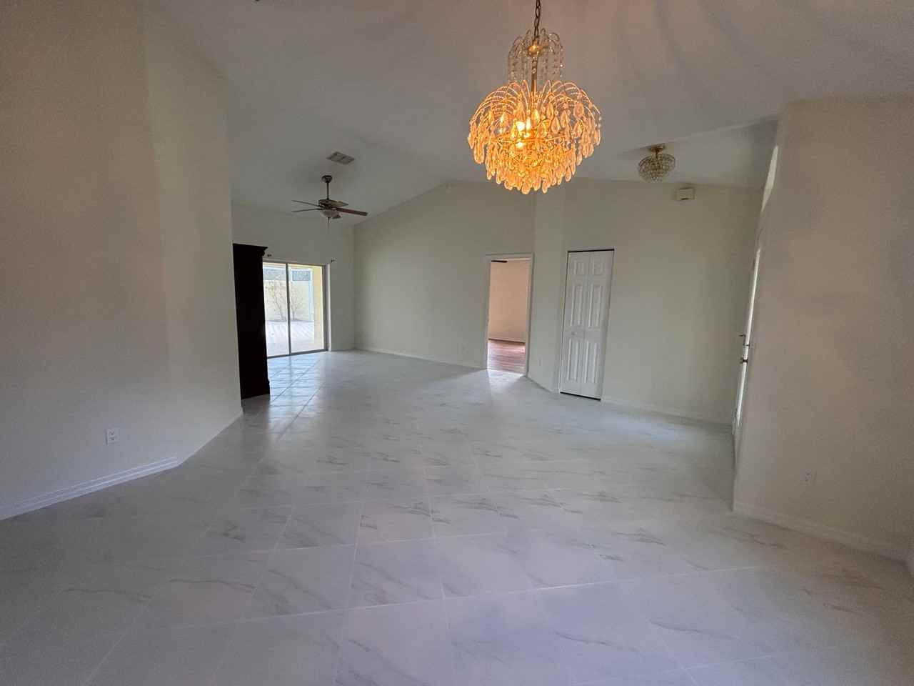 11435 Sw 140th Ave - Photo 5 of 32