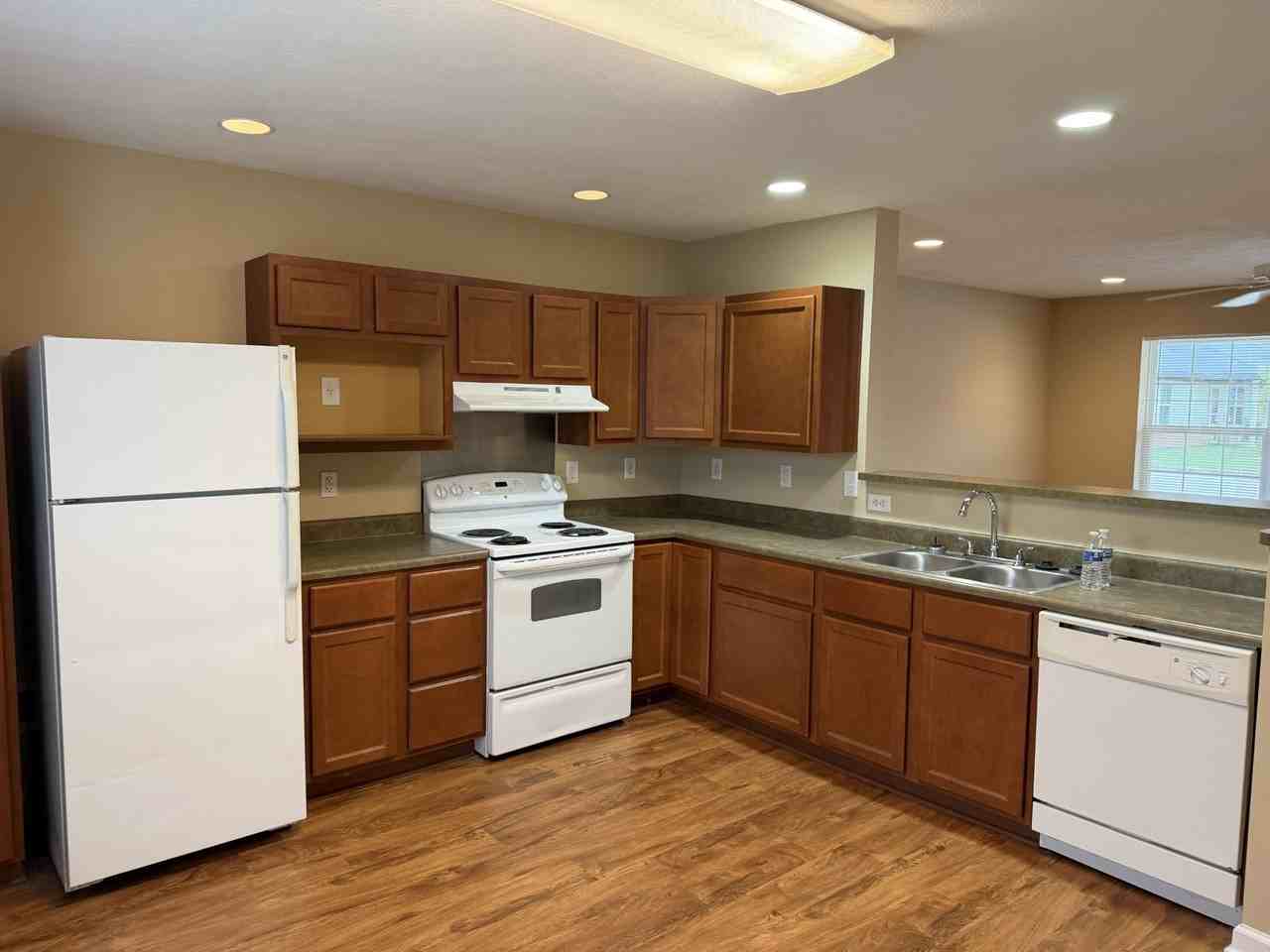 501 Hammond Dr - Photo 3 of 10