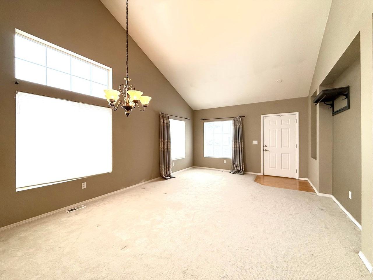 942 243rd Pl Se - Photo 4 of 23