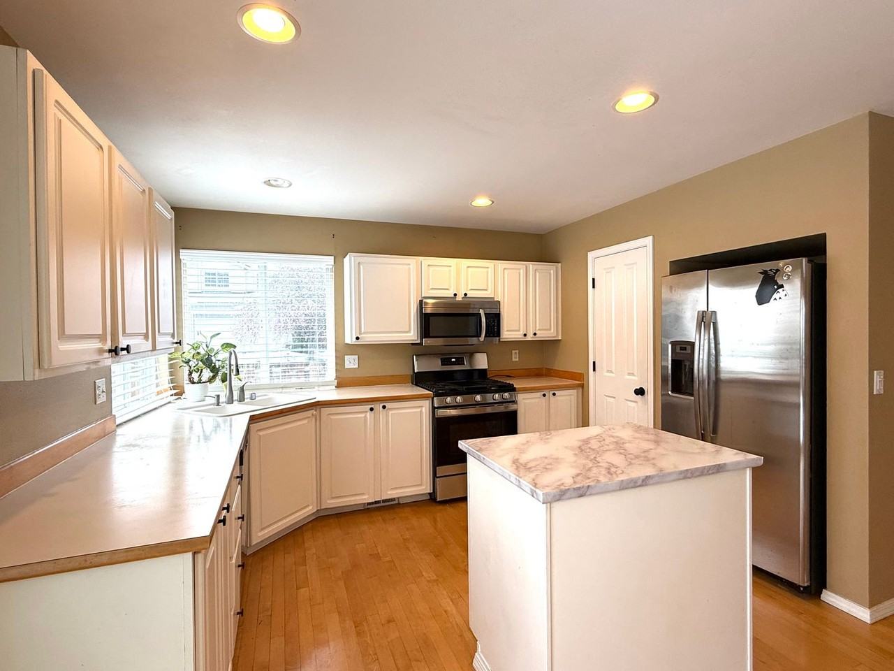 942 243rd Pl Se - Photo 6 of 23