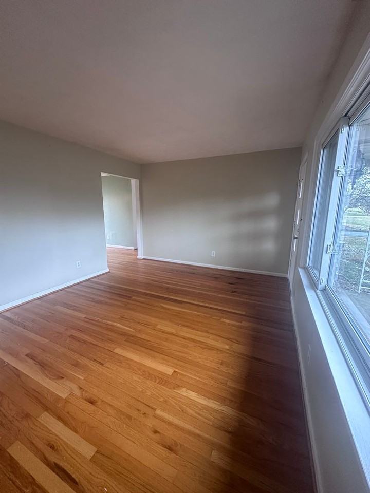 7105 Nachand Ln - Photo 3 of 43