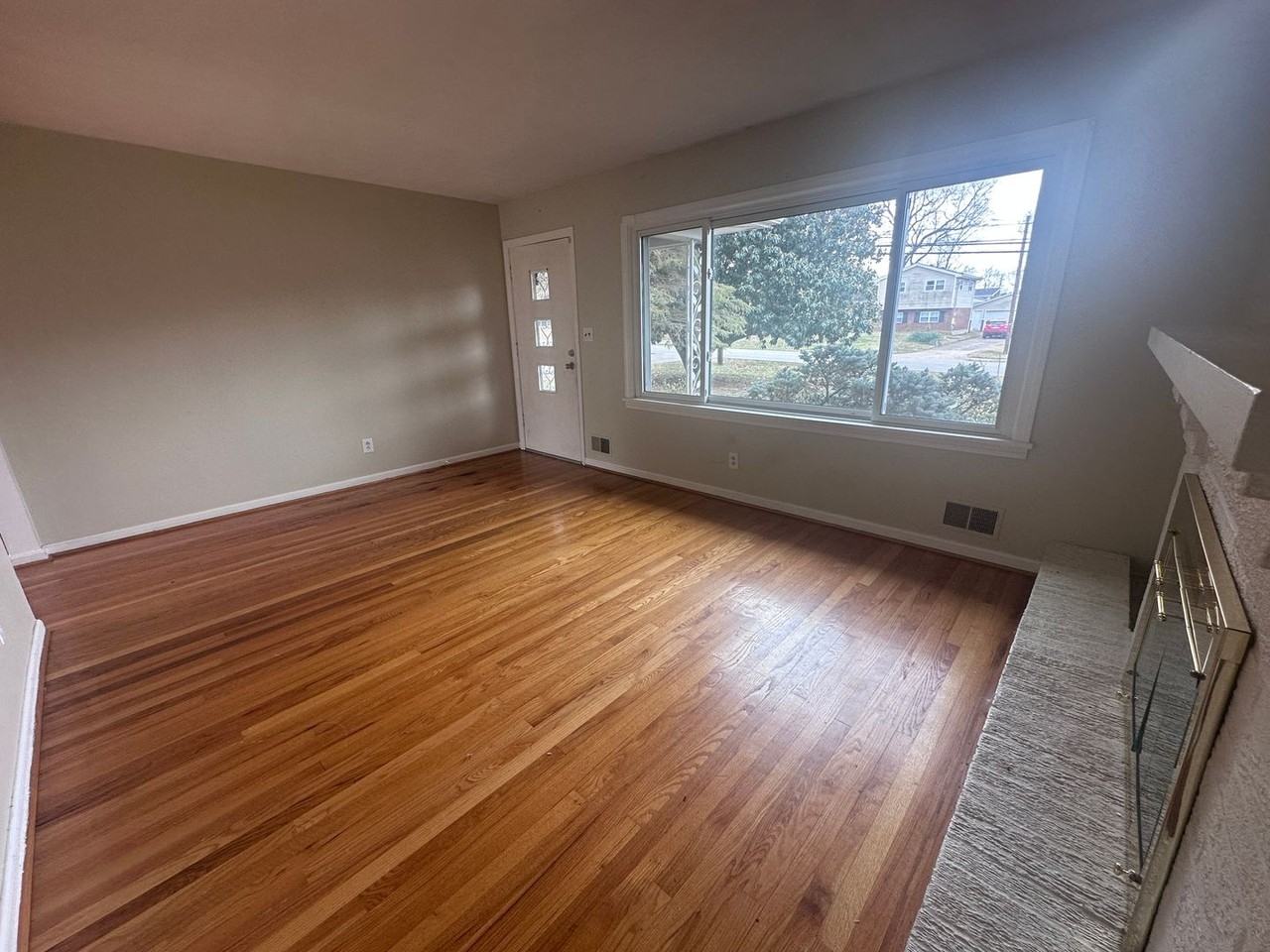 7105 Nachand Ln - Photo 4 of 43