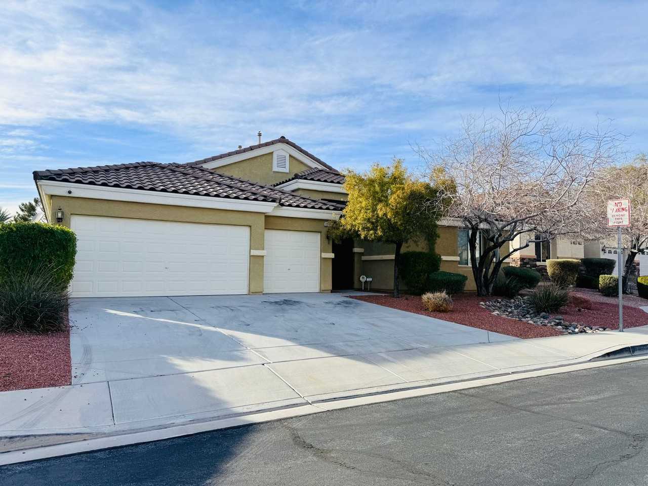 8565 Hogan Falls Cir - Photo 2 of 39