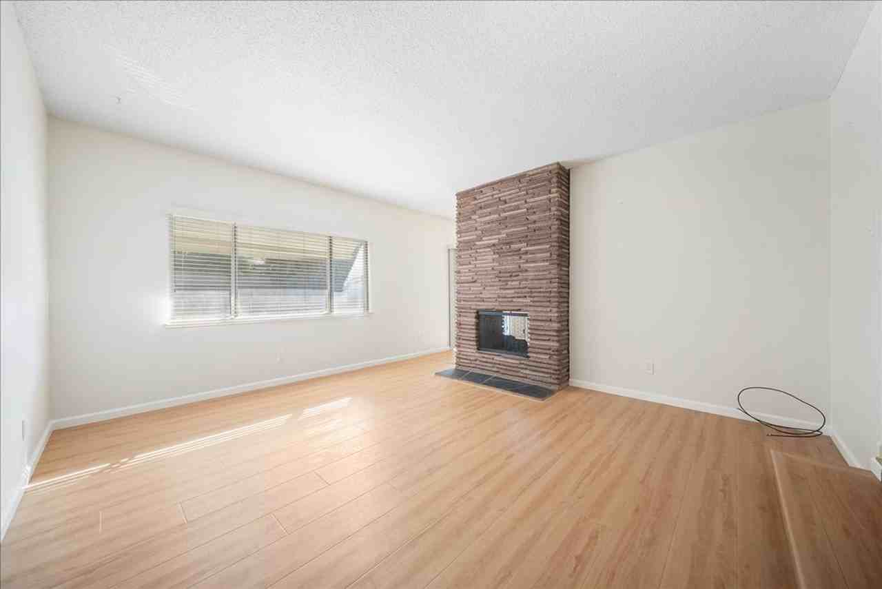 2549 Notre Dame Dr - Photo 4 of 23