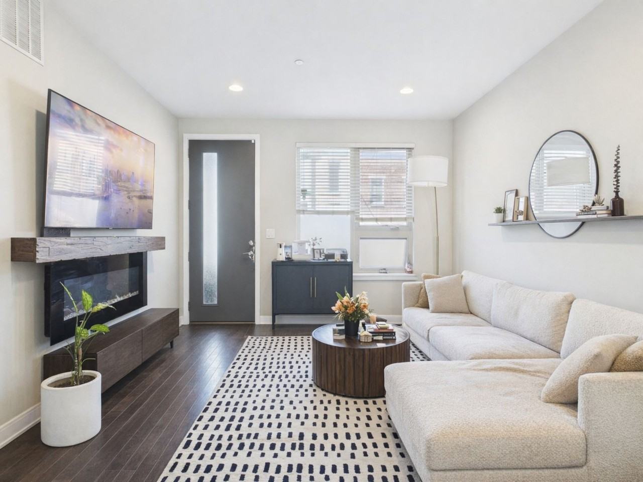 2030 Wharton St - Photo 5 of 36