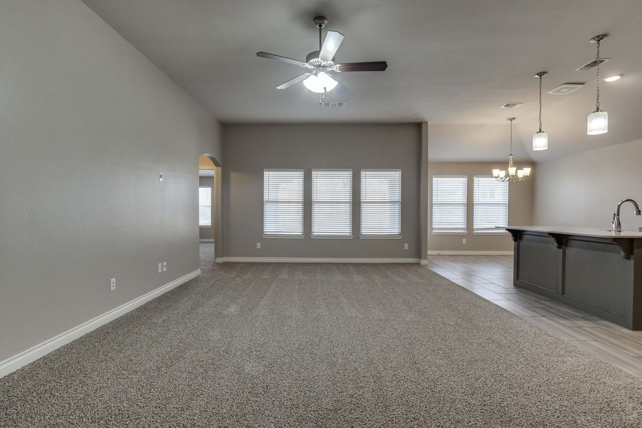 15517 Boulder Dr - Photo 7 of 49