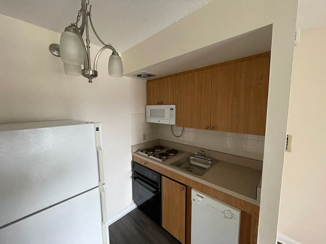 379 Massachusetts Ave - Photo 3 of 17