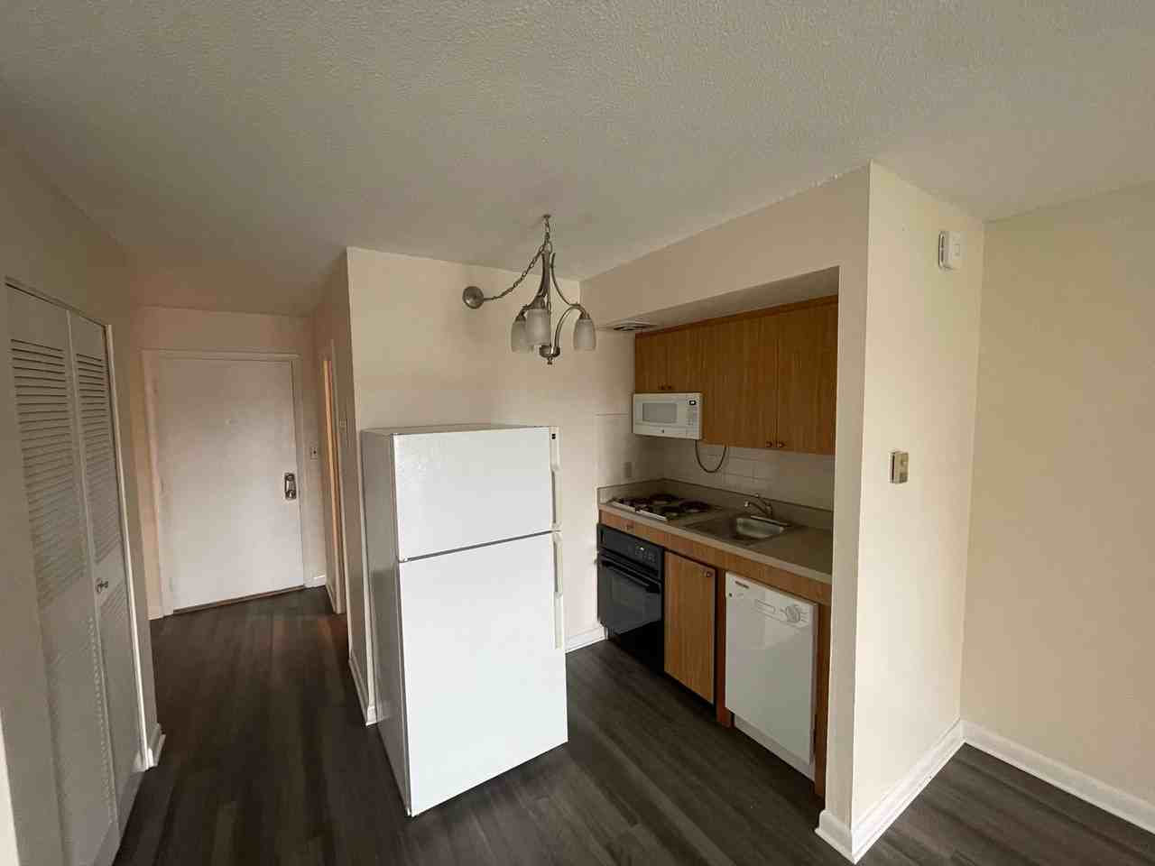 379 Massachusetts Ave - Photo 4 of 17