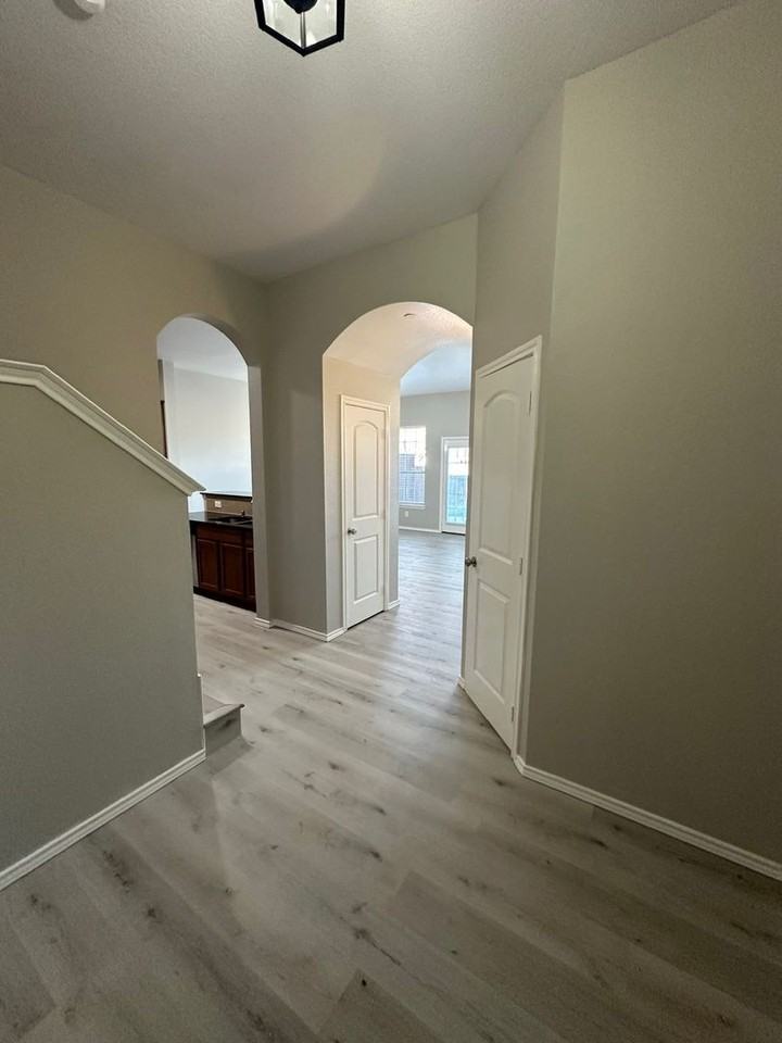 6412 Eagle Nest Dr - Photo 4 of 28