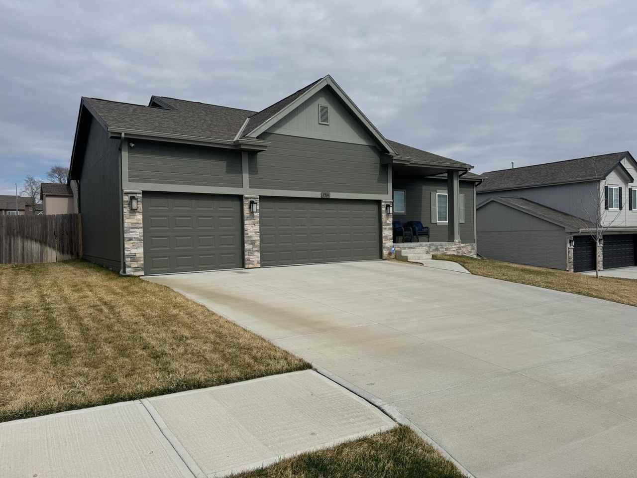 1914 Hummingbird Dr - Photo 3 of 37