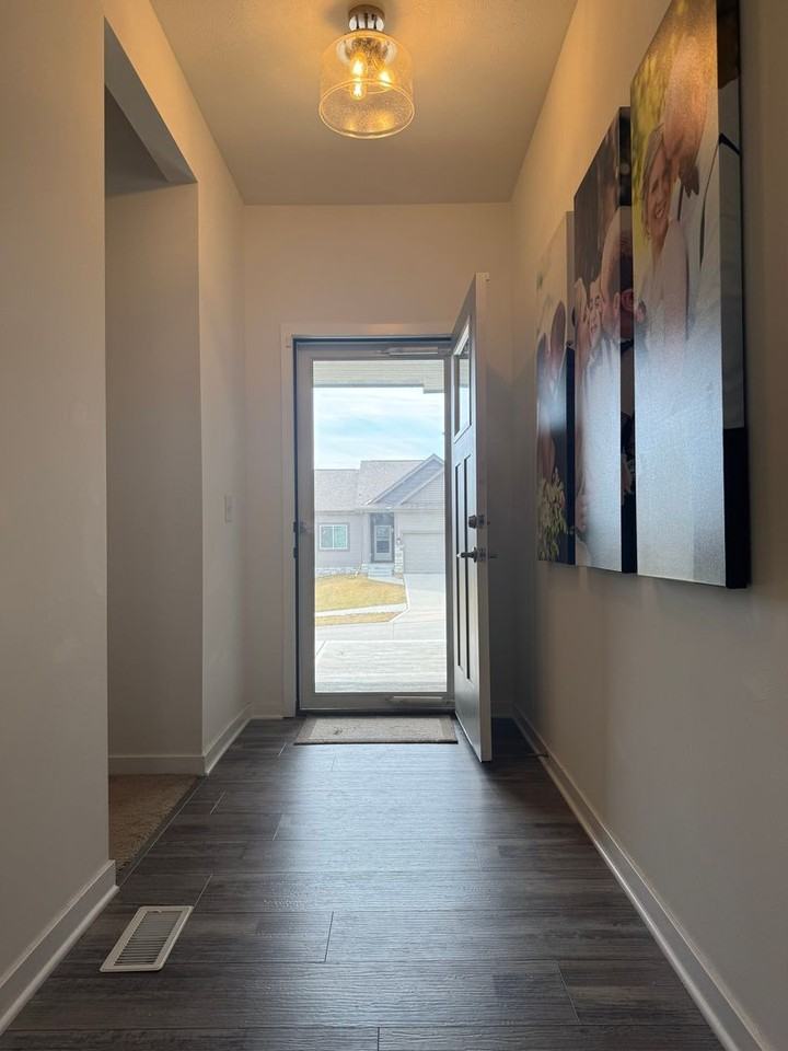 1914 Hummingbird Dr - Photo 5 of 37