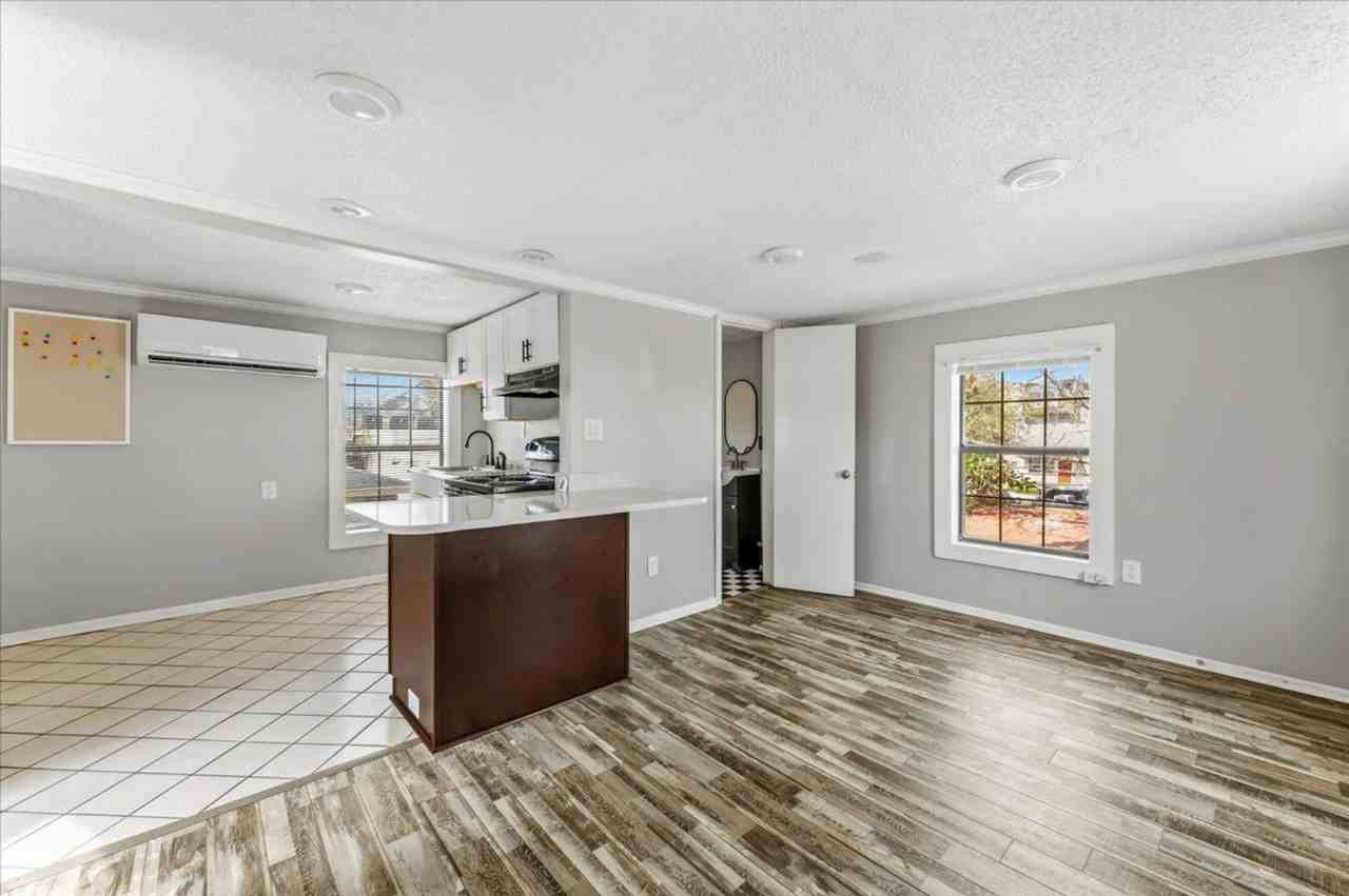 2311 E Broad St - Photo 3 of 12