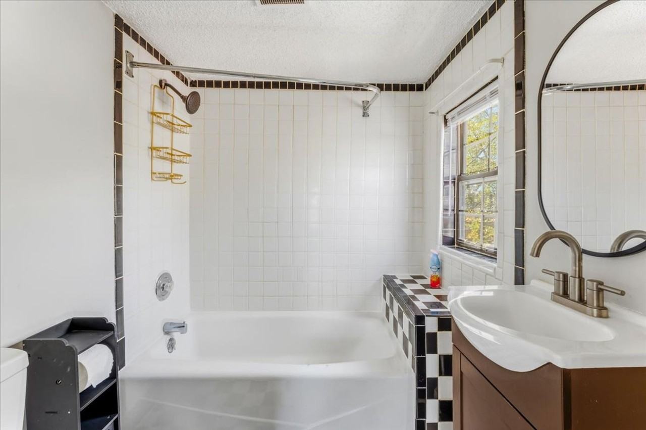 2311 E Broad St - Photo 5 of 12