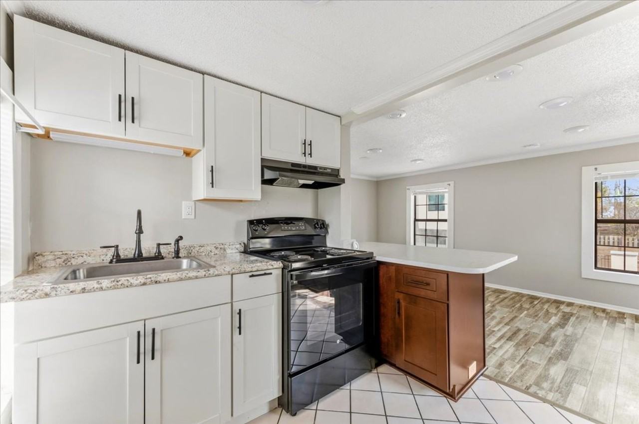 2311 E Broad St - Photo 6 of 12