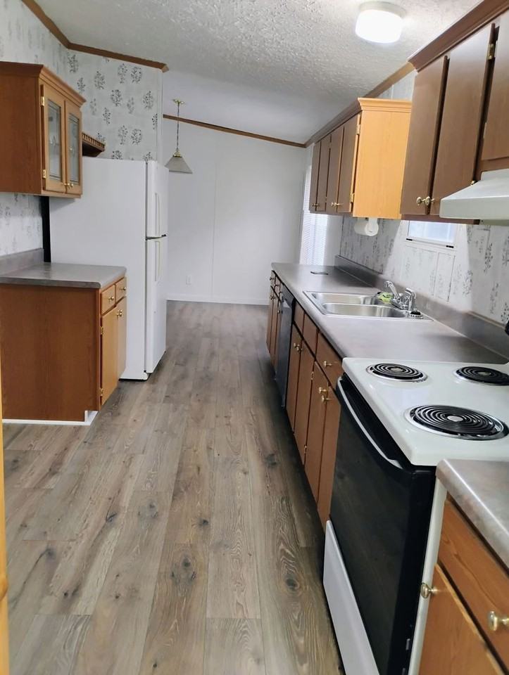 140 Virginia Way - Photo 2 of 12