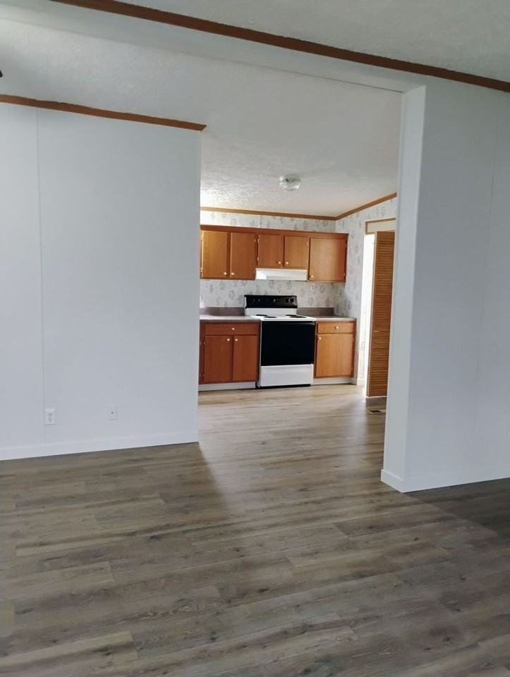 140 Virginia Way - Photo 3 of 12