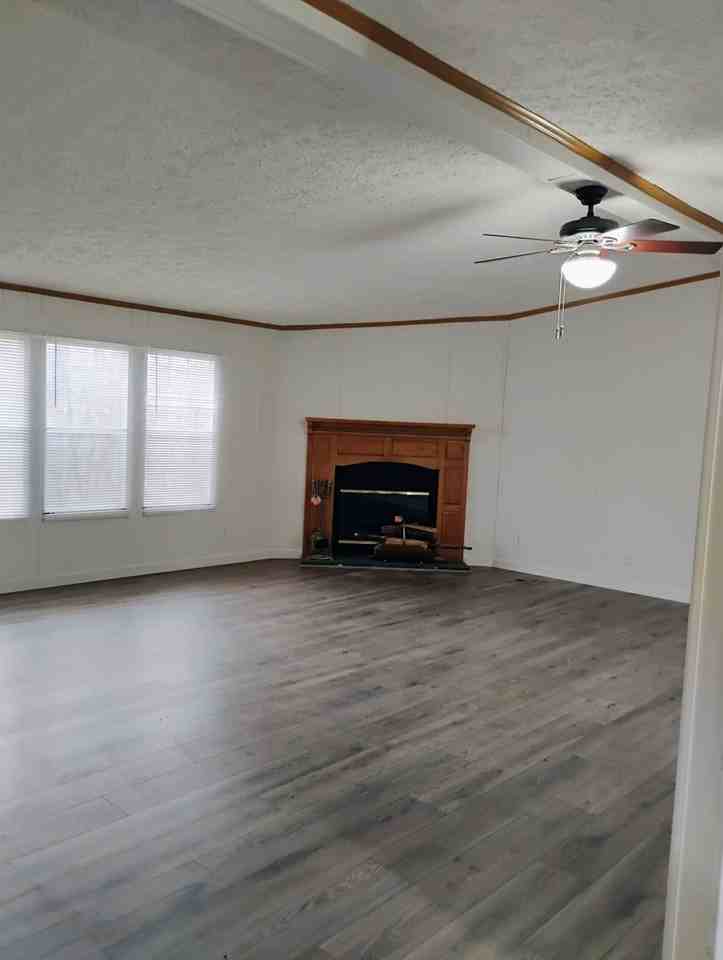 140 Virginia Way - Photo 4 of 12