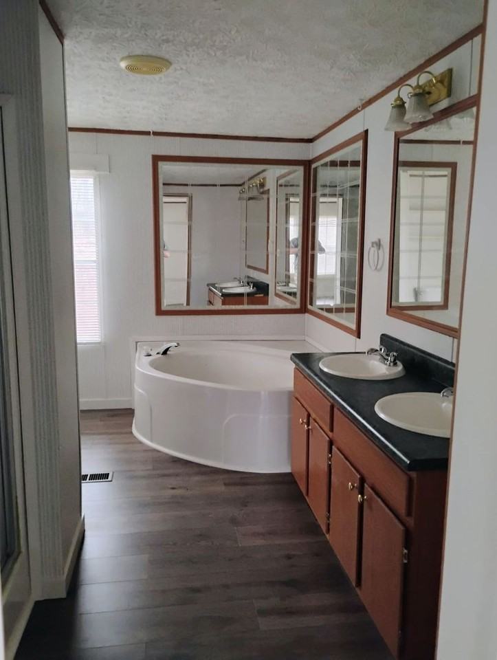 140 Virginia Way - Photo 7 of 12