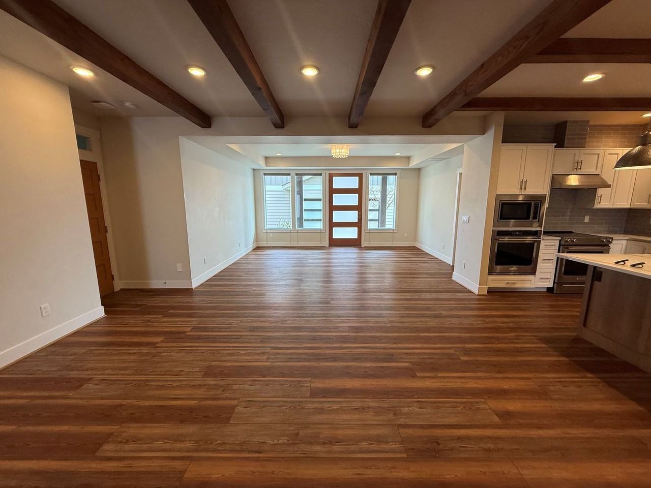 915 Apts - Photo 6 of 26