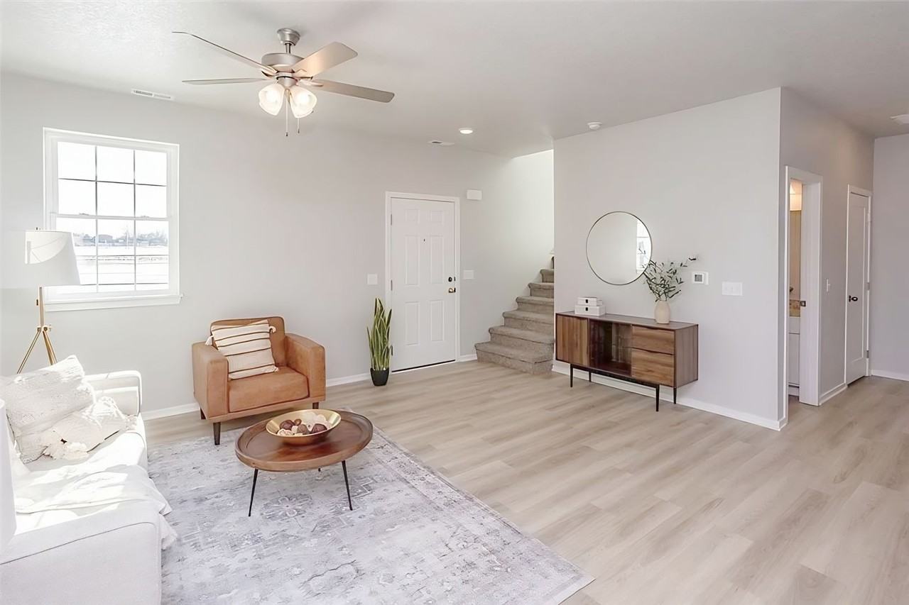 256 Nw Common Pl - Photo 3 of 10