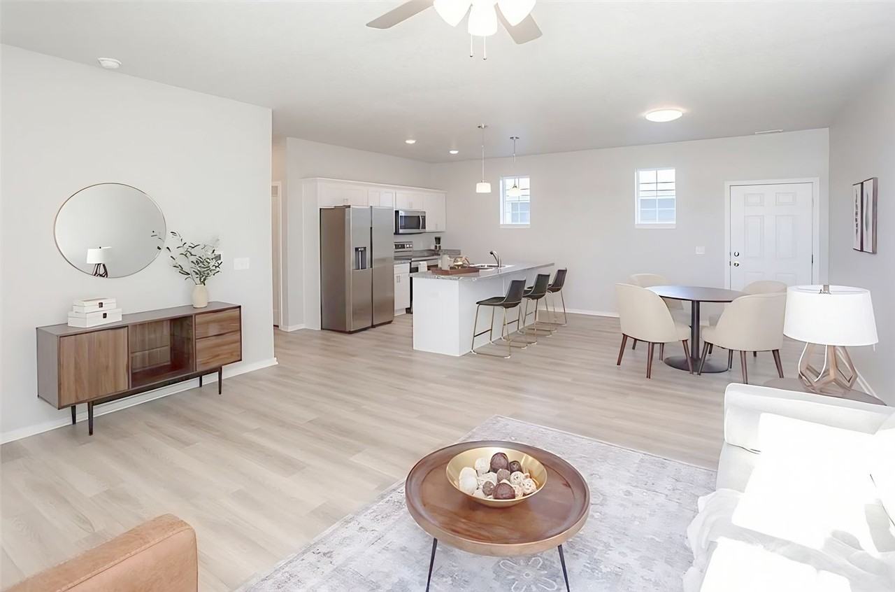 256 Nw Common Pl - Photo 4 of 10