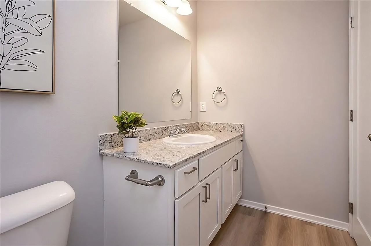 256 Nw Common Pl - Photo 7 of 10