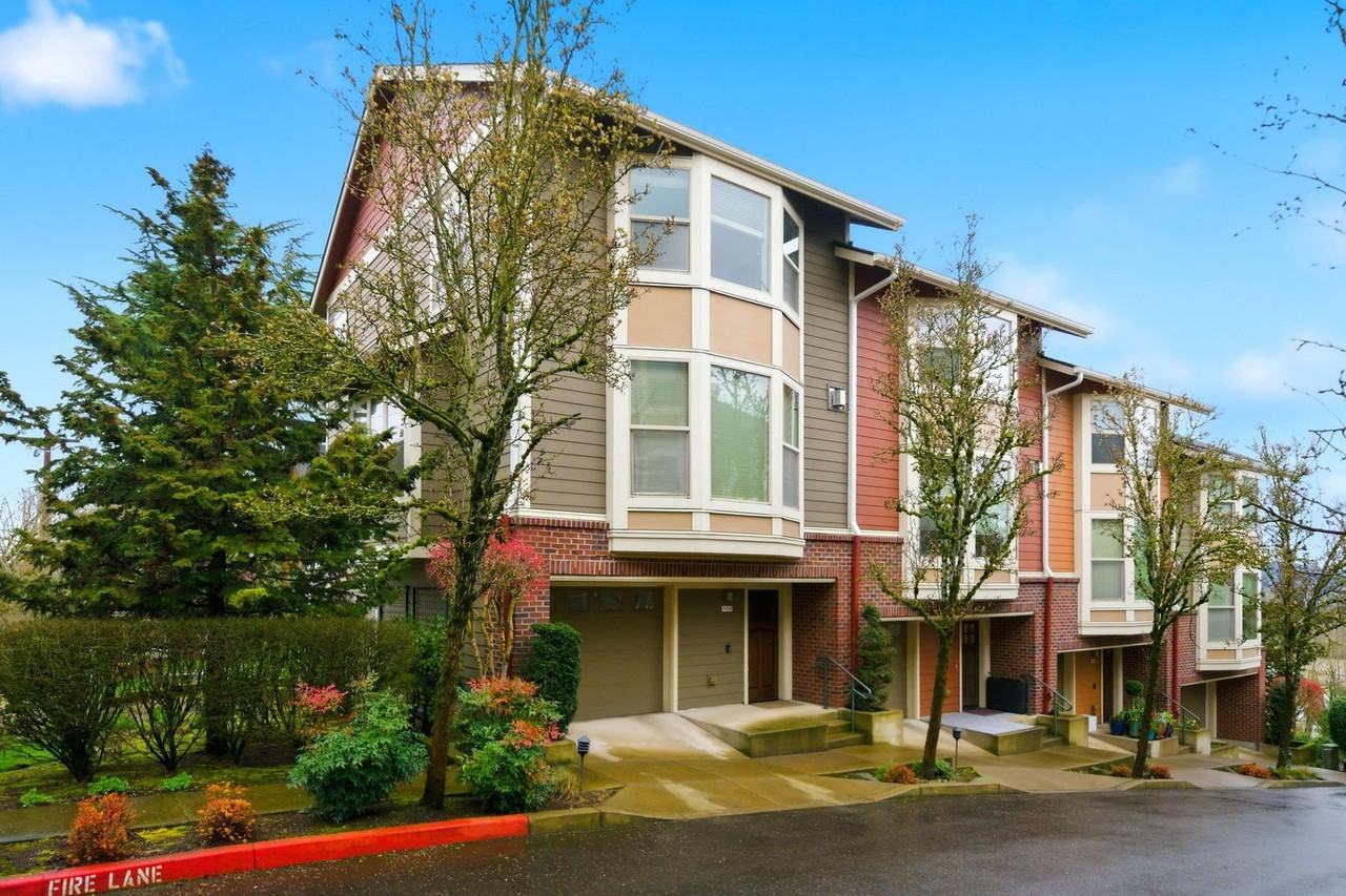 4104 S Corbett Ave - Photo 2 of 31