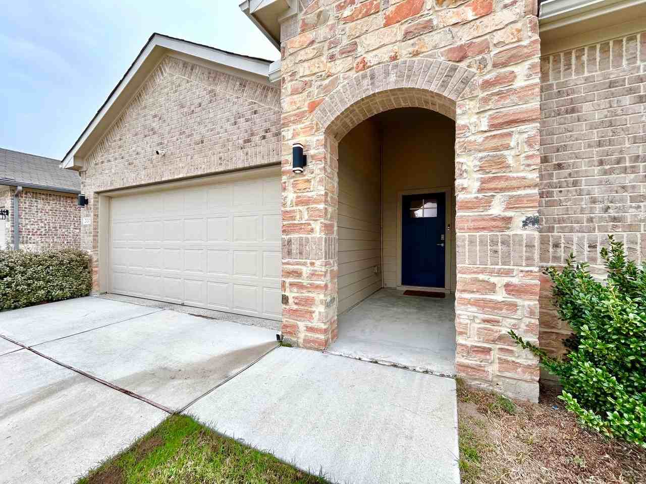 2120 Alamo Heights Ave - Photo 4 of 32