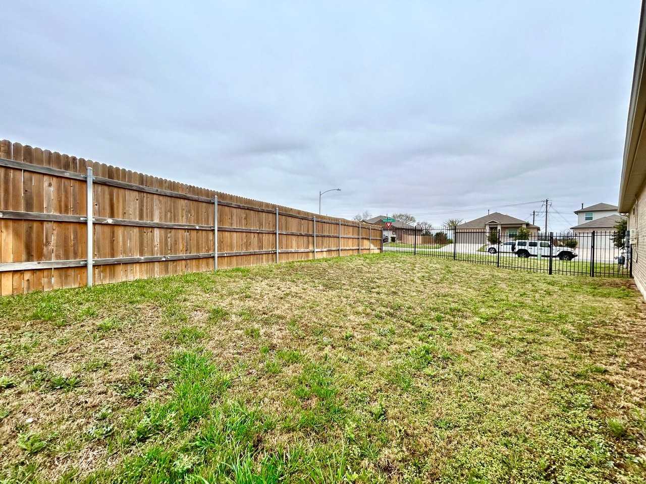 2120 Alamo Heights Ave - Photo 6 of 32