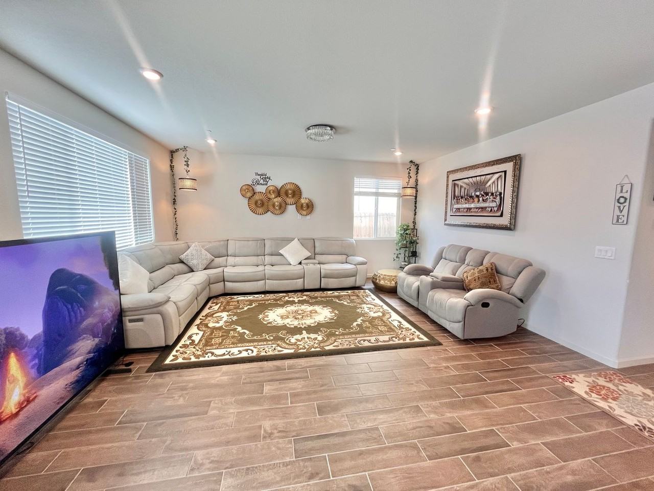 2047 Greenbriar Dr - Photo 2 of 23