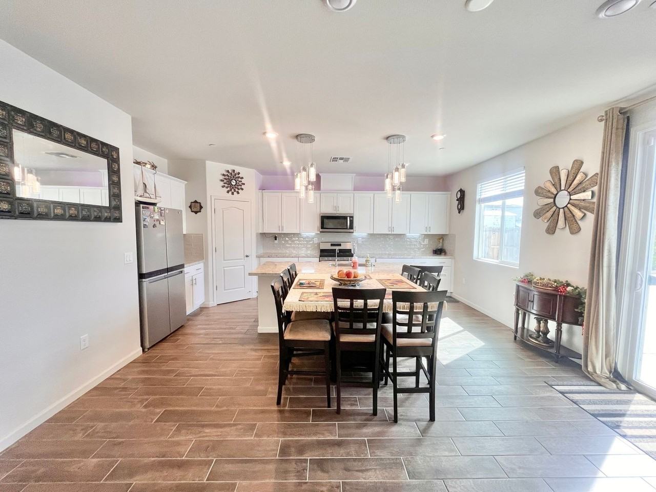 2047 Greenbriar Dr - Photo 4 of 23