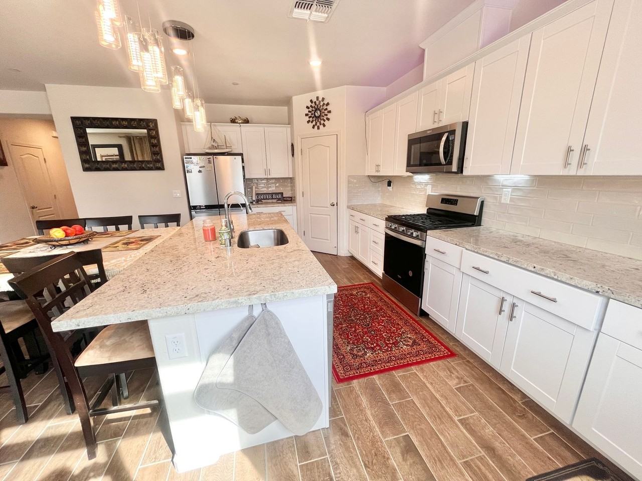 2047 Greenbriar Dr - Photo 5 of 23