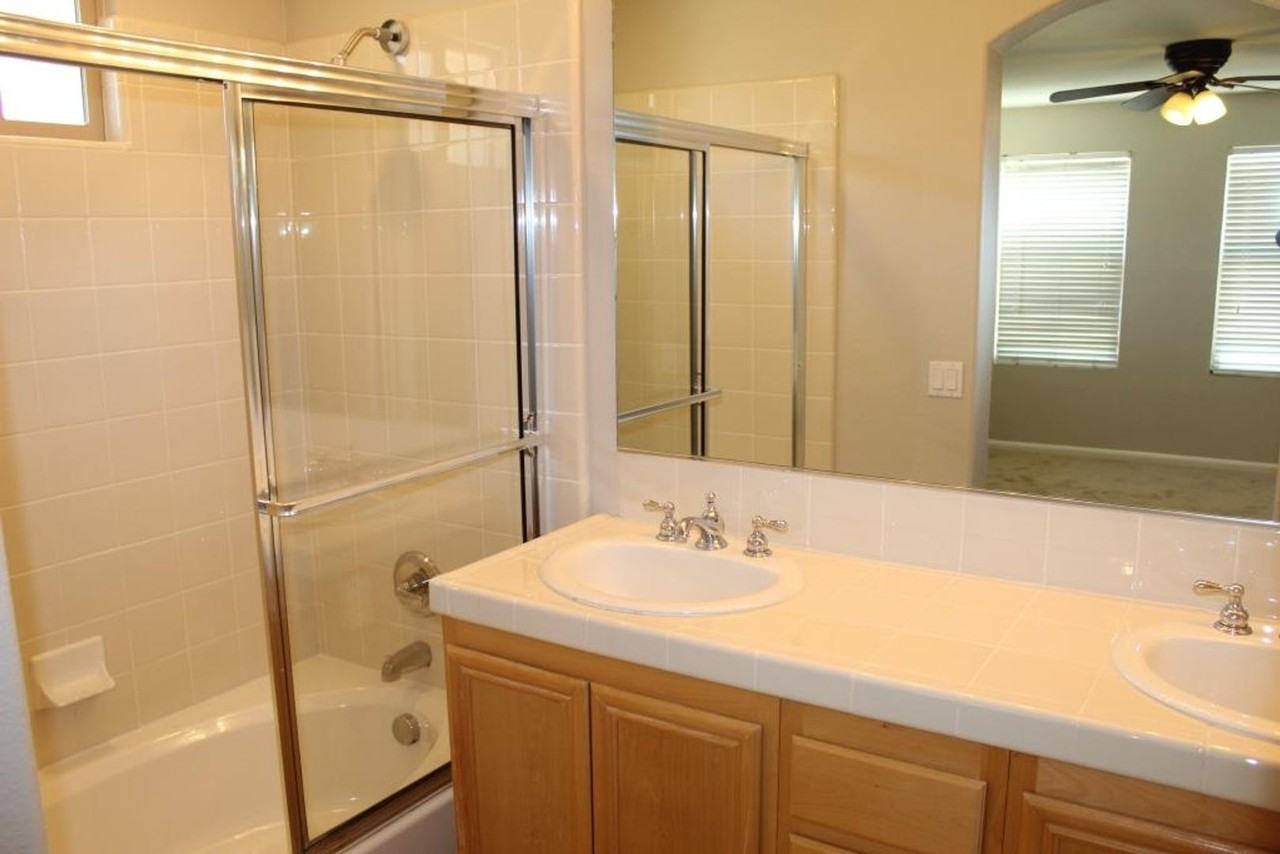 316 Bishop Dr - Photo 7 of 14