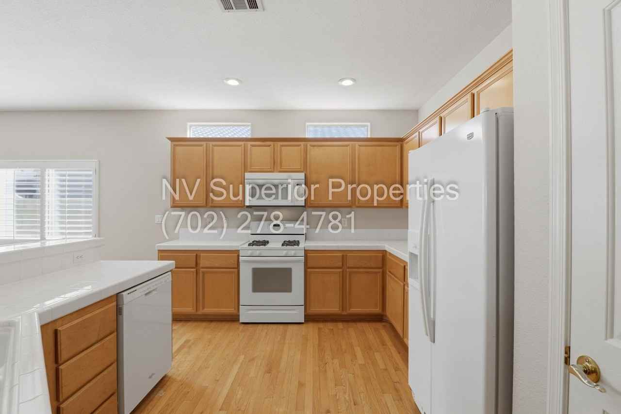 1280 Dressen Ave - Photo 7 of 38