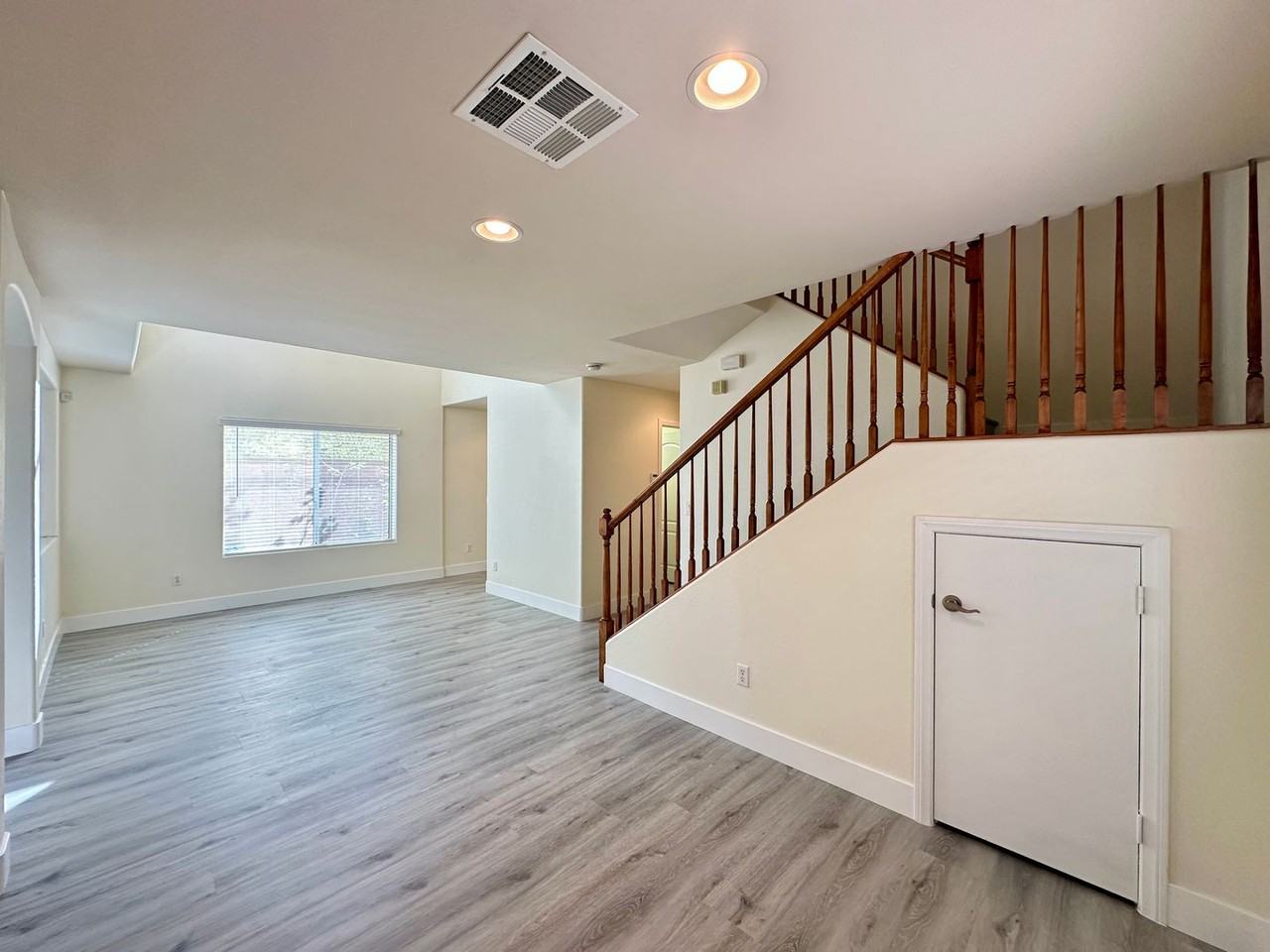 9200 Freedom Heights Ave - Photo 5 of 25