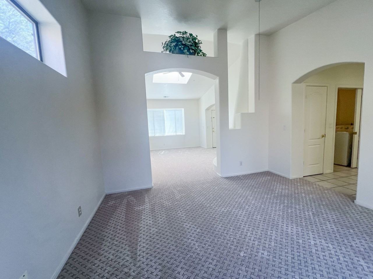 1672 E Parada Del Sol - Photo 4 of 14